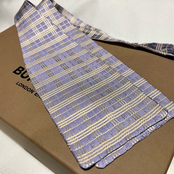 🎁HOLIDAY 25’🎁🔥💯🆕BURBERRY RARE CLASSIC LAVENDER NOVA CHECK SELFTIE BOW TIE🔥 - Picture 4 of 16